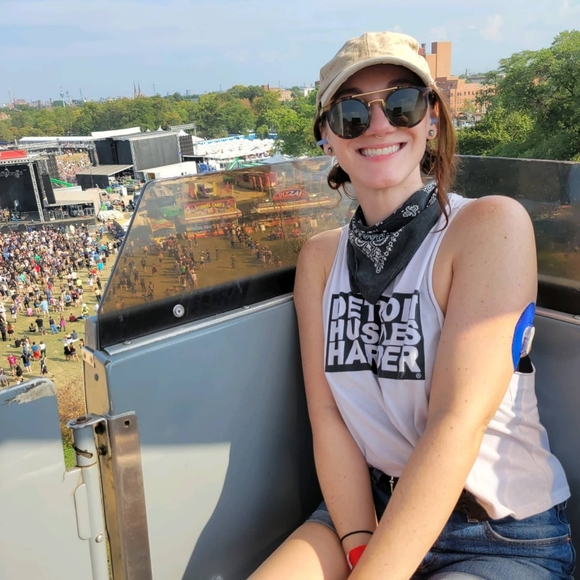 Meet your Posher, Jessica - Picture 3 of 7